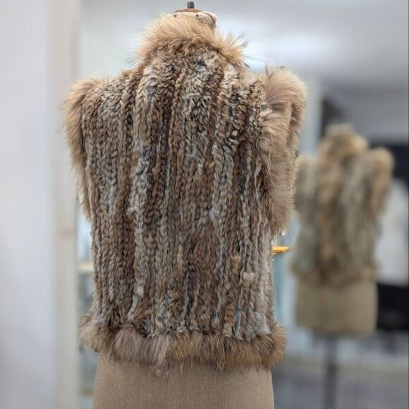 Knitted Fur Vest - Picture 4 of 8